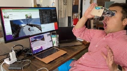 紙のVRゴーグルを使う平野らすかる