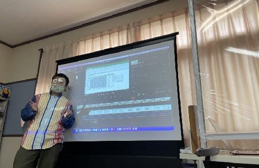動画編集の画面を使って説明する平野らすかる